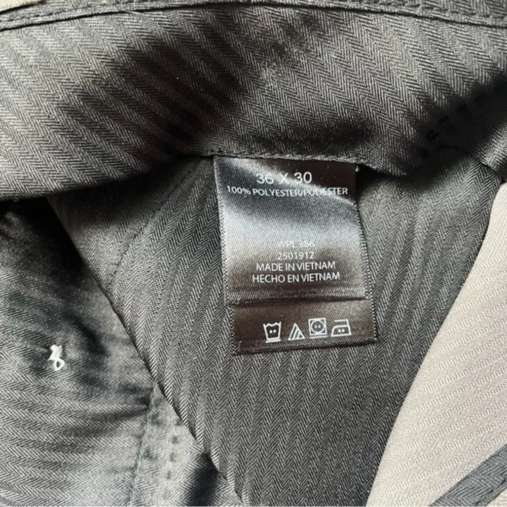 Kenneth Cole Reaction • Grey Trouser Dress Pants - Picture 5 of 6